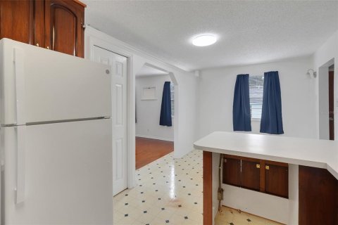House in Astatula, Florida 2 bedrooms, 124.86 sq.m. № 2266531 - photo 13
