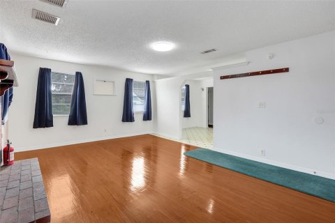 House in Astatula, Florida 2 bedrooms, 124.86 sq.m. № 2266531 - photo 11
