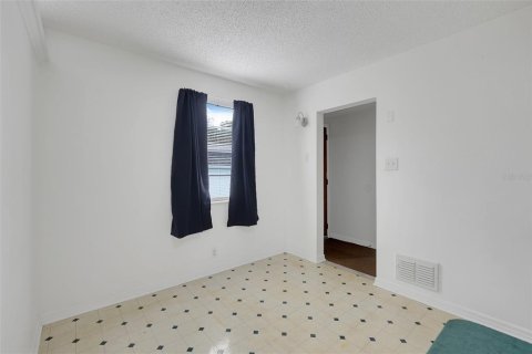 House in Astatula, Florida 2 bedrooms, 124.86 sq.m. № 2266531 - photo 20