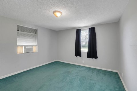 House in Astatula, Florida 2 bedrooms, 124.86 sq.m. № 2266531 - photo 17