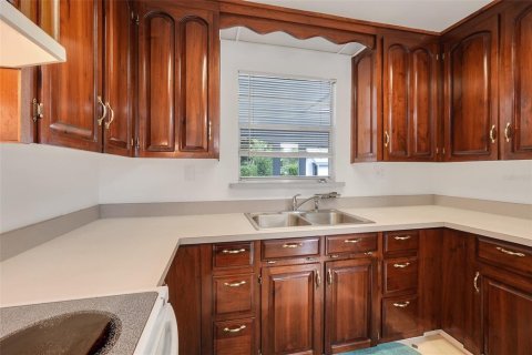 House in Astatula, Florida 2 bedrooms, 124.86 sq.m. № 2266531 - photo 14