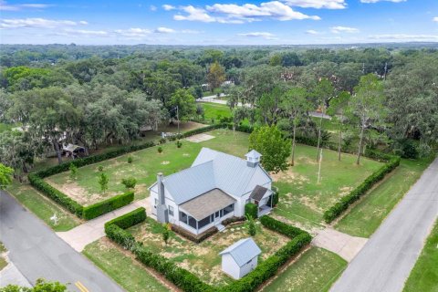 House in Astatula, Florida 2 bedrooms, 124.86 sq.m. № 2266531 - photo 6