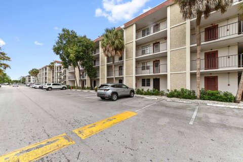 Condominio en venta en Lauderdale Lakes, Florida, 1 dormitorio, 65.5 m2 № 2082436 - foto 23
