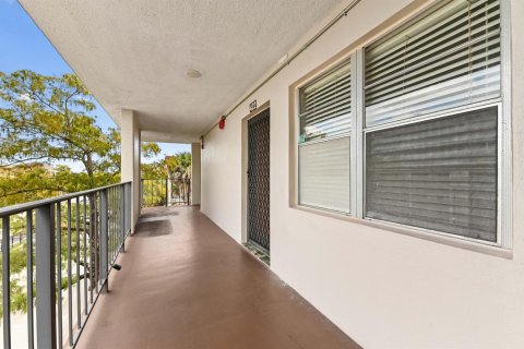 Condominio en venta en Lauderdale Lakes, Florida, 1 dormitorio, 65.5 m2 № 2082436 - foto 22