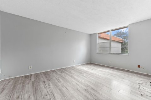 Condominio en venta en Lauderdale Lakes, Florida, 1 dormitorio, 65.5 m2 № 2082436 - foto 9