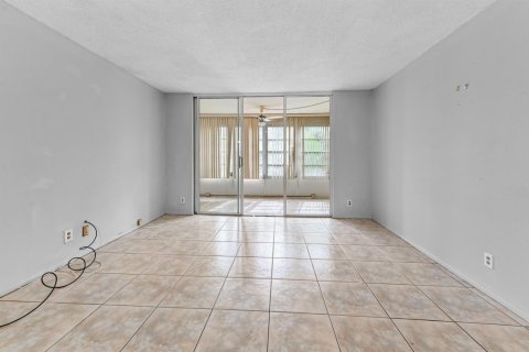 Condominio en venta en Lauderdale Lakes, Florida, 1 dormitorio, 65.5 m2 № 2082436 - foto 4