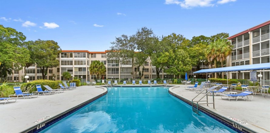Condominio en Lauderdale Lakes, Florida, 1 dormitorio № 2082436