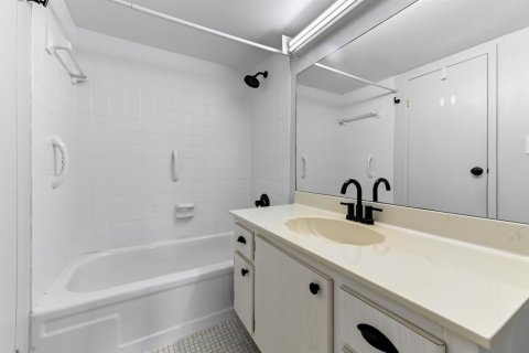 Condominio en venta en Lauderdale Lakes, Florida, 1 dormitorio, 65.5 m2 № 2082436 - foto 13