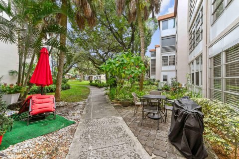 Condominio en venta en Lauderdale Lakes, Florida, 1 dormitorio, 65.5 m2 № 2082436 - foto 19