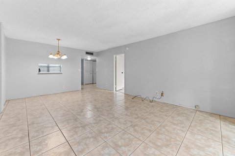 Condominio en venta en Lauderdale Lakes, Florida, 1 dormitorio, 65.5 m2 № 2082436 - foto 5
