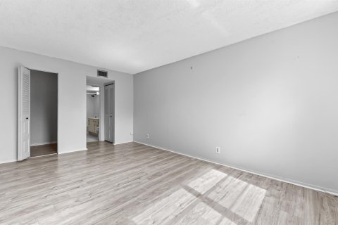 Condominio en venta en Lauderdale Lakes, Florida, 1 dormitorio, 65.5 m2 № 2082436 - foto 11