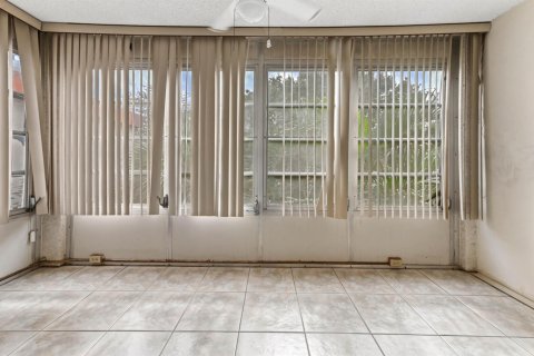 Condominio en venta en Lauderdale Lakes, Florida, 1 dormitorio, 65.5 m2 № 2082436 - foto 15