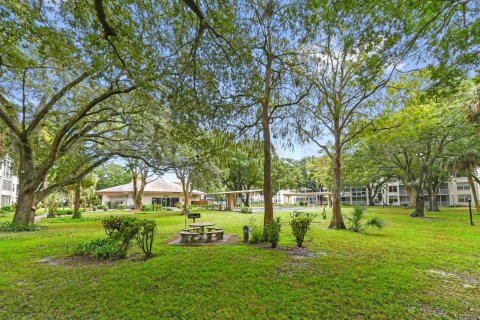 Condominio en venta en Lauderdale Lakes, Florida, 1 dormitorio, 65.5 m2 № 2082436 - foto 20