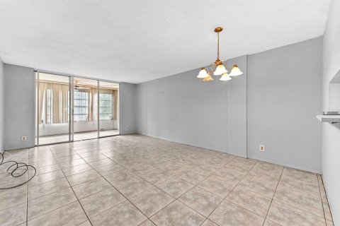 Condominio en venta en Lauderdale Lakes, Florida, 1 dormitorio, 65.5 m2 № 2082436 - foto 6