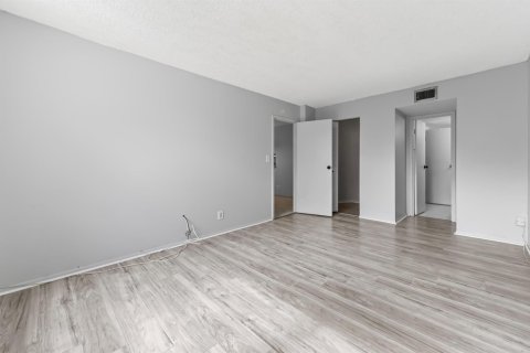 Condominio en venta en Lauderdale Lakes, Florida, 1 dormitorio, 65.5 m2 № 2082436 - foto 10
