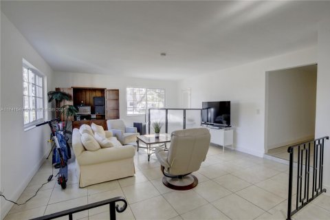 Commercial property in Coral Gables, Florida 429.58 sq.m. № 1985101 - photo 14