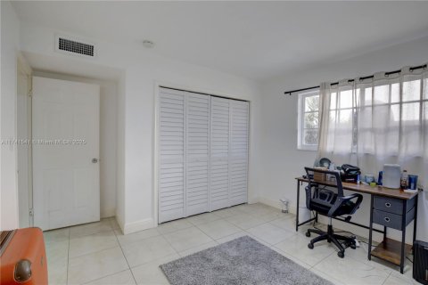 Commercial property in Coral Gables, Florida 429.58 sq.m. № 1985101 - photo 22