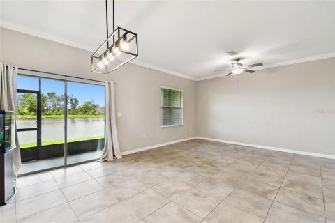 Townhouse in Land O' Lakes, Florida 3 bedrooms, 148.74 sq.m. № 1823062 - photo 15