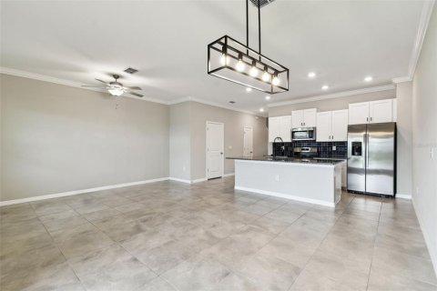 Townhouse in Land O' Lakes, Florida 3 bedrooms, 148.74 sq.m. № 1823062 - photo 4