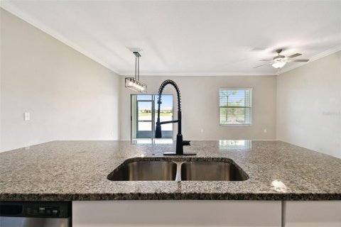 Townhouse in Land O' Lakes, Florida 3 bedrooms, 148.74 sq.m. № 1823062 - photo 11