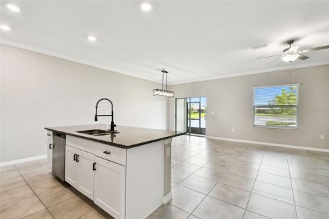 Townhouse in Land O' Lakes, Florida 3 bedrooms, 148.74 sq.m. № 1823062 - photo 16