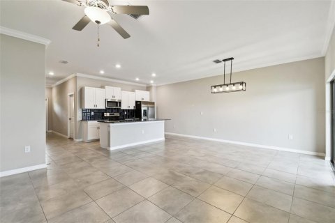 Townhouse in Land O' Lakes, Florida 3 bedrooms, 148.74 sq.m. № 1823062 - photo 13