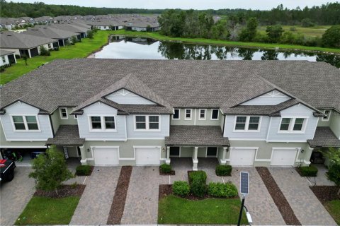 Townhouse in Land O' Lakes, Florida 3 bedrooms, 148.74 sq.m. № 1823062 - photo 1