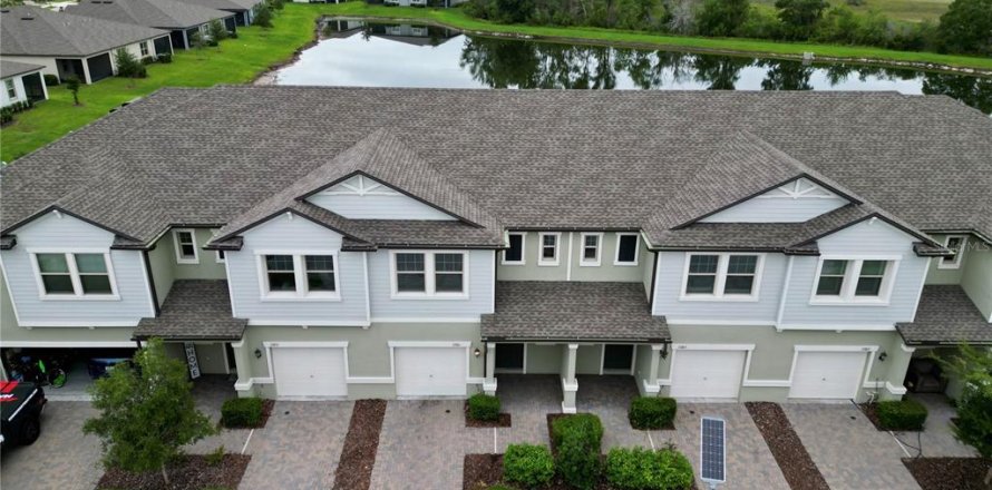 Townhouse in Land O' Lakes, Florida 3 bedrooms, 148.74 sq.m. № 1823062
