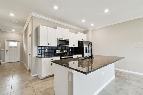 Townhouse in Land O' Lakes, Florida 3 bedrooms, 148.74 sq.m. № 1823062 - photo 6