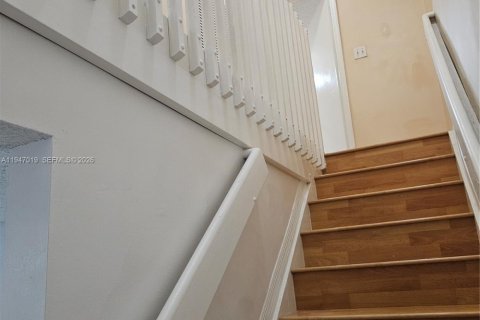 Adosado en venta en Miami, Florida, 2 dormitorios, 121.52 m2 № 2004608 - foto 9