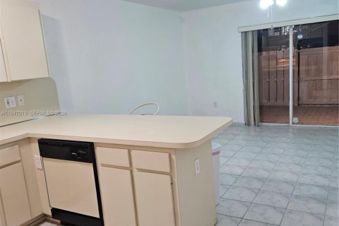 Adosado en venta en Miami, Florida, 2 dormitorios, 121.52 m2 № 2004608 - foto 6