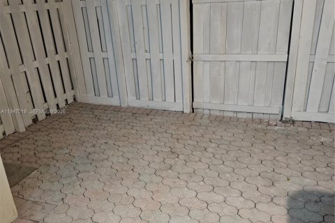 Adosado en venta en Miami, Florida, 2 dormitorios, 121.52 m2 № 2004608 - foto 3