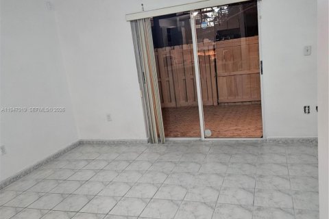 Adosado en venta en Miami, Florida, 2 dormitorios, 121.52 m2 № 2004608 - foto 5