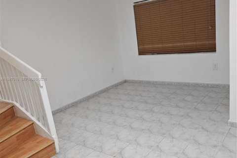 Adosado en venta en Miami, Florida, 2 dormitorios, 121.52 m2 № 2004608 - foto 17