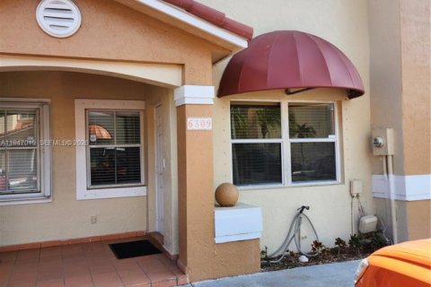 Купить таунхаус в Майами, Флорида 2 спальни, 121.52м2, № 2004608 - фото 18