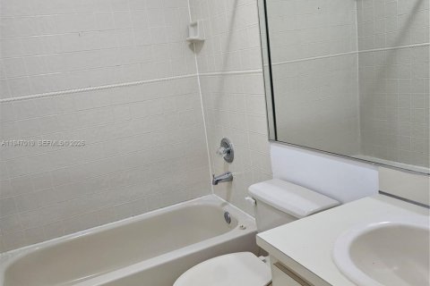 Adosado en venta en Miami, Florida, 2 dormitorios, 121.52 m2 № 2004608 - foto 12