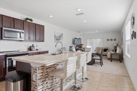 House in Davenport, Florida 3 bedrooms, 152.82 sq.m. № 2218490 - photo 11