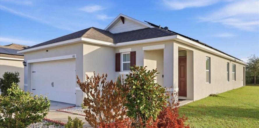 House in Davenport, Florida 3 bedrooms, 152.82 sq.m. № 2218490