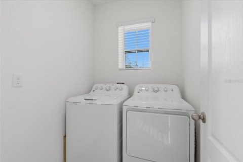 House in Davenport, Florida 3 bedrooms, 152.82 sq.m. № 2218490 - photo 10