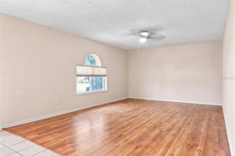 Villa ou maison à vendre à Apopka, Floride: 4 chambres, 259.57 m2 № 2403193 - photo 9
