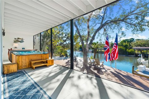 House in Sarasota, Florida 3 bedrooms, 226.12 sq.m. № 2156584 - photo 21