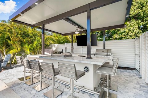 House in Sarasota, Florida 3 bedrooms, 226.12 sq.m. № 2156584 - photo 27