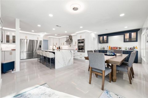 House in Sarasota, Florida 3 bedrooms, 226.12 sq.m. № 2156584 - photo 9