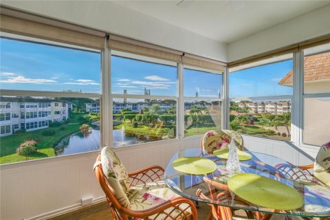 Кондоминиум с 2 спальнями в Лодердейл-Лейкс, Флорида № 2053345