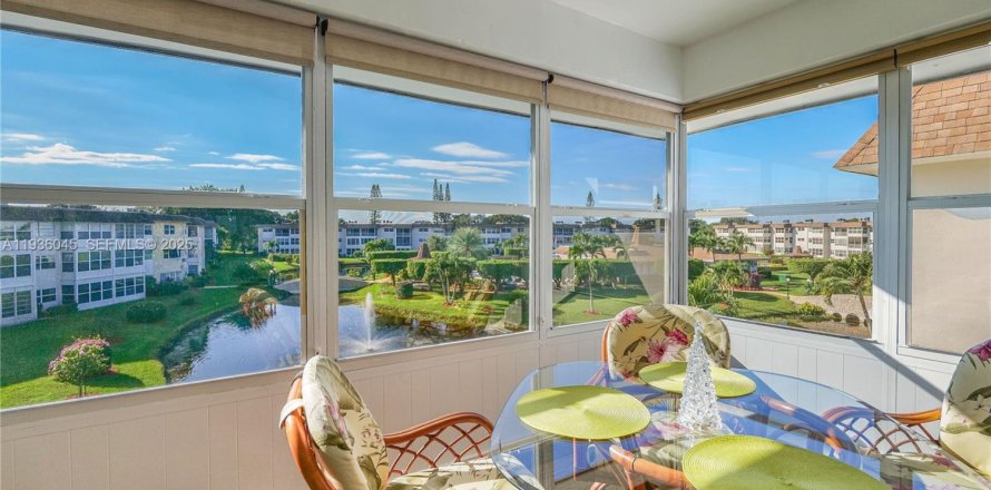 Кондоминиум с 2 спальнями в Лодердейл-Лейкс, Флорида № 2053345