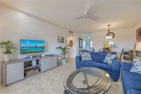 Купить кондоминиум в Лодердейл-Лейкс, Флорида 2 спальни, 87.7м2, № 2053345 - фото 4