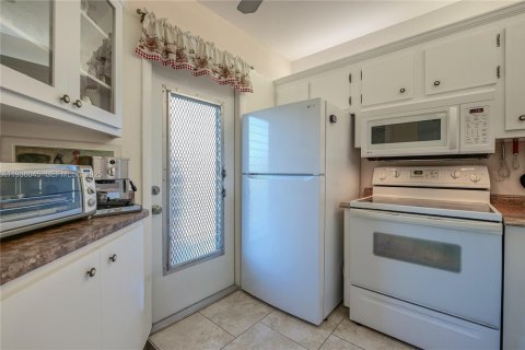 Купить кондоминиум в Лодердейл-Лейкс, Флорида 2 спальни, 87.7м2, № 2053345 - фото 9