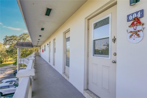 Купить кондоминиум в Лодердейл-Лейкс, Флорида 2 спальни, 87.7м2, № 2053345 - фото 25