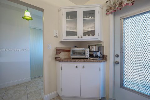 Купить кондоминиум в Лодердейл-Лейкс, Флорида 2 спальни, 87.7м2, № 2053345 - фото 10