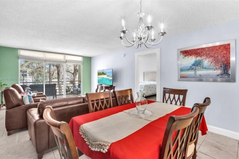 Condo in Lauderdale Lakes, Florida, 2 bedrooms  № 1861398 - photo 15